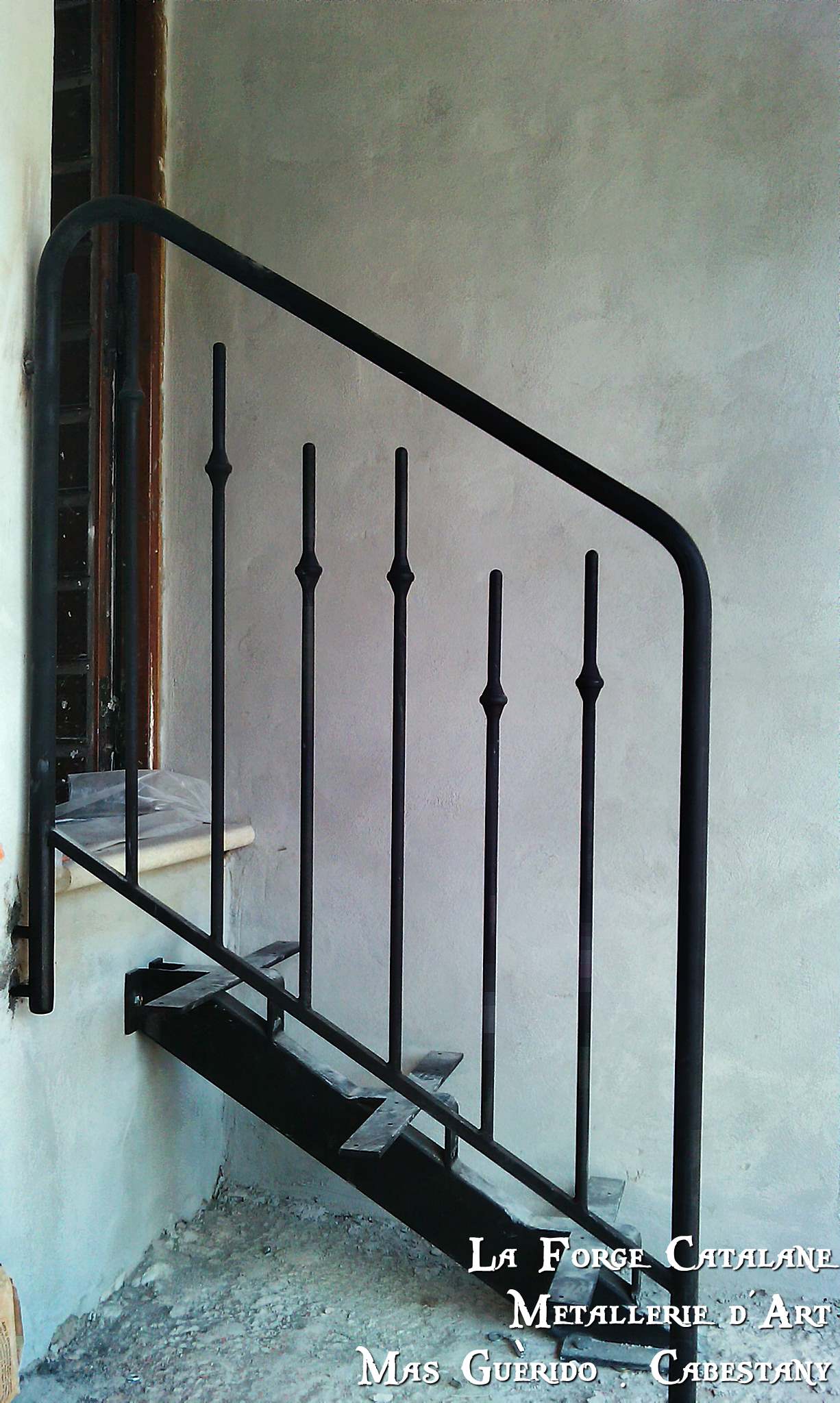 rampant main courante tube rond barreaux avec bagues forge catalane.jpg